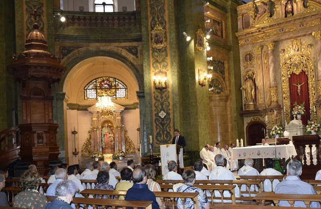 Celebración de la Eucaristía Foto